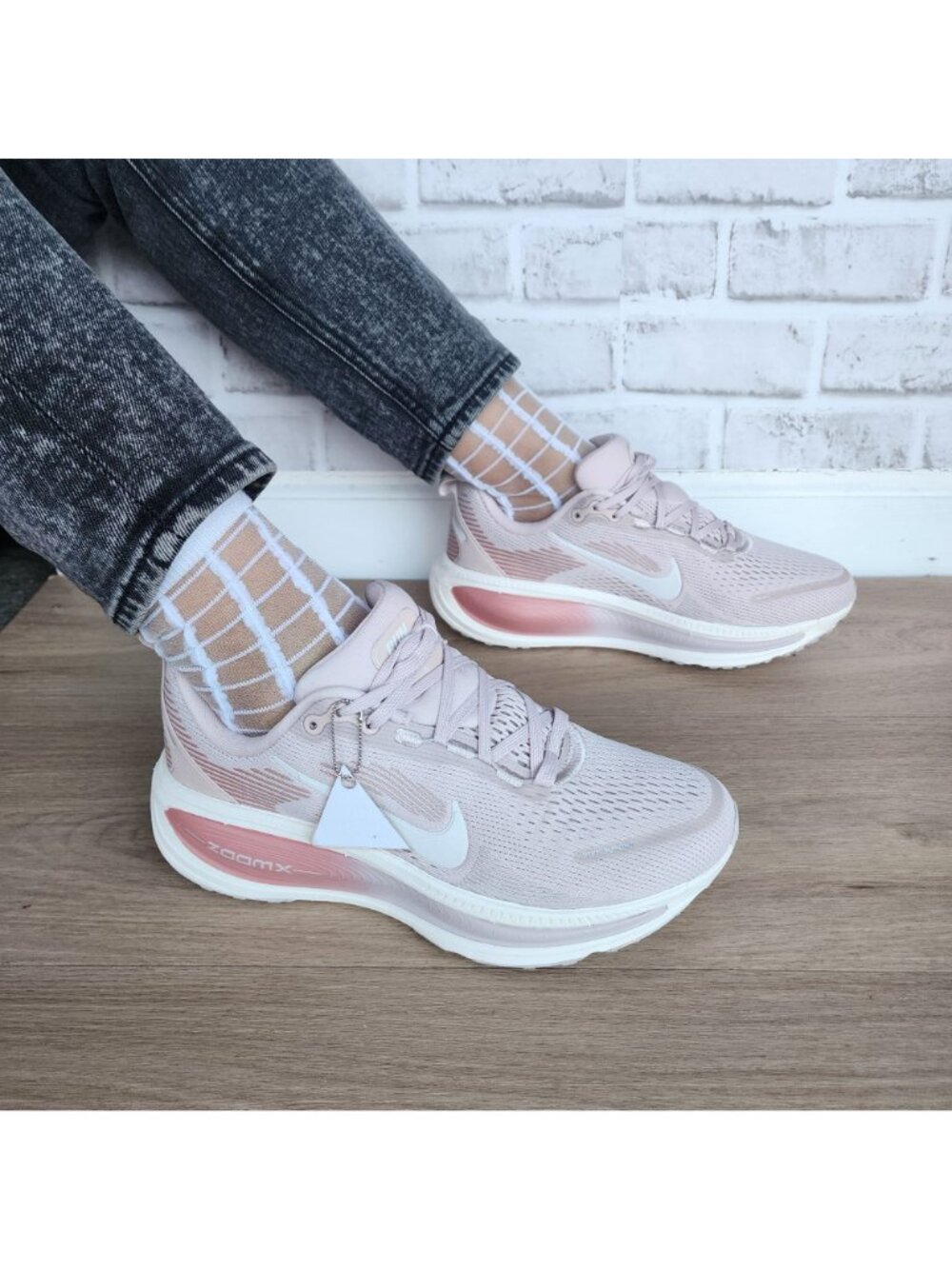 Nike ZoomX Womens Road Running Shoes Pink White Sz 8 Sneaker Athletic HM6804-605 - Picture 3 of 15